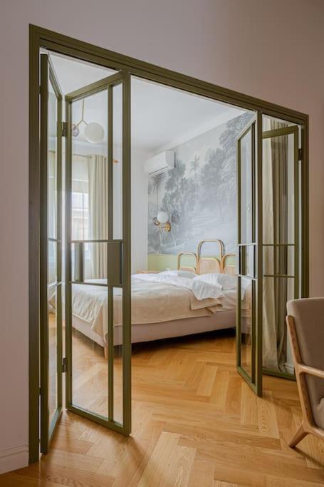 Designer Signature 2 Bdr Cismigiu Park 80sqm Bucharest