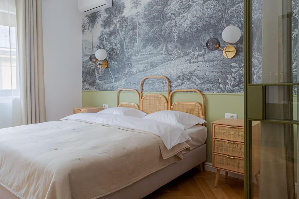 Designer Signature 2 Bdr Cismigiu Park 80sqm Bucharest